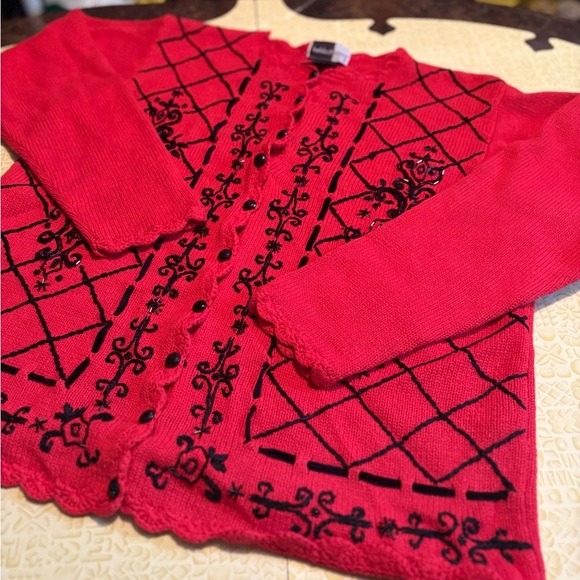 Vintage Elegant Red Cardigan with Black Embroidery - Picture 3 of 11